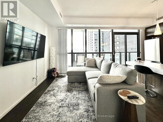 Photo du bâtiment - 101 Charles St E