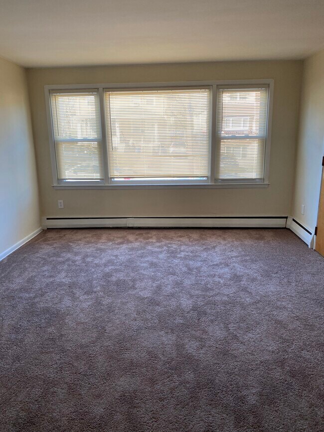 Building Photo - 3210 Albemarle Ave