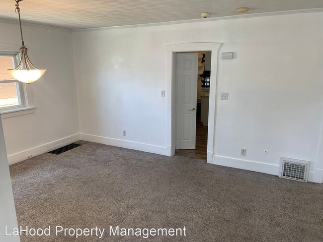 Building Photo - 3 br, 1 bath House - 613 Loucks Ave