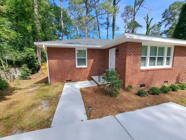 Building Photo - 1450-1452 Brentwood Drive