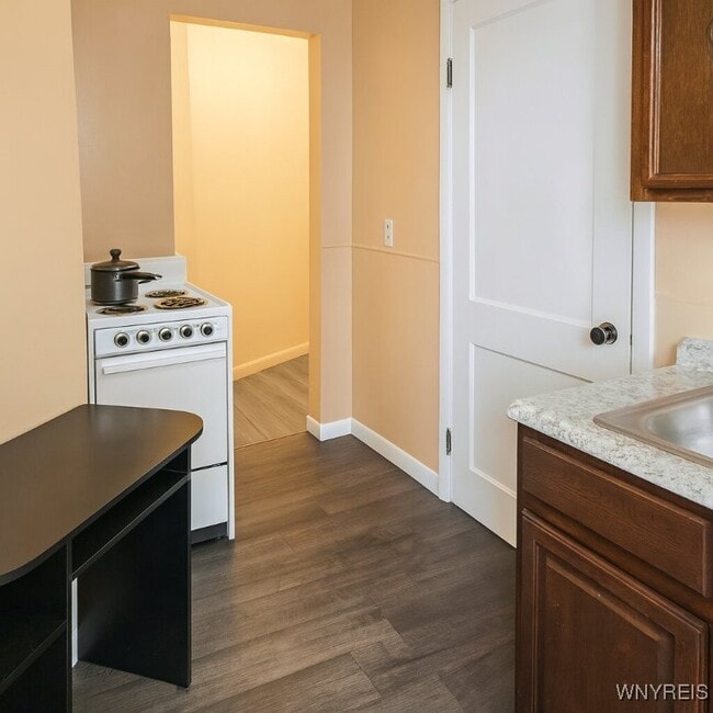 Building Photo - 64 Montrose Ave