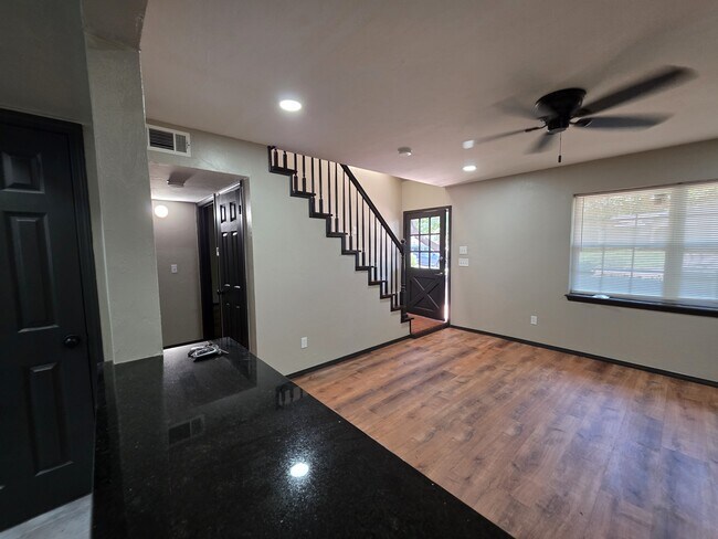 Building Photo - 641 Redstone Ave