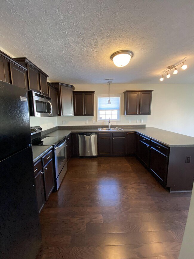 Foto del edificio - 3301 Hardee Farms Dr