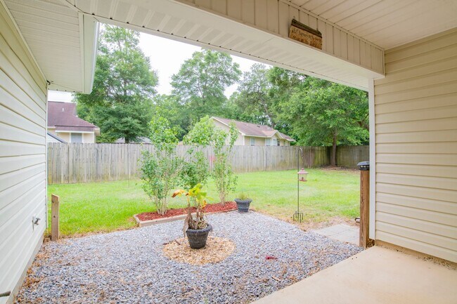 Foto del edificio - Centrally located 3 bedroom home