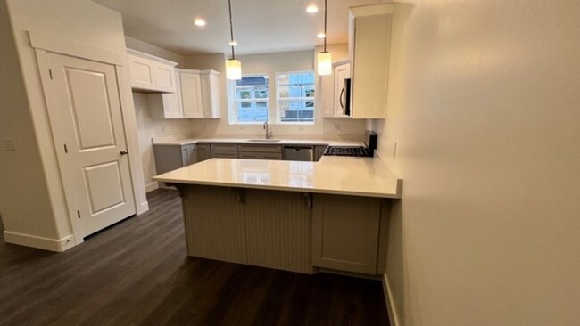 Foto del edificio - Beautiful Willow Point Townhome