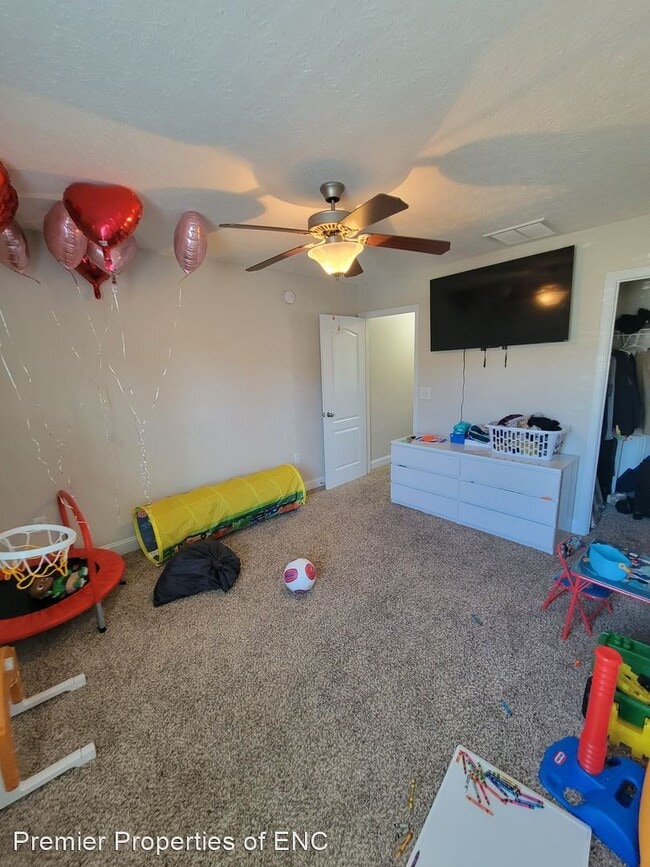 Foto del edificio - 2 br, 2.5 bath House - 218 Glen Cannon Dr
