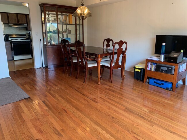 Dining room - 7320 Lake St