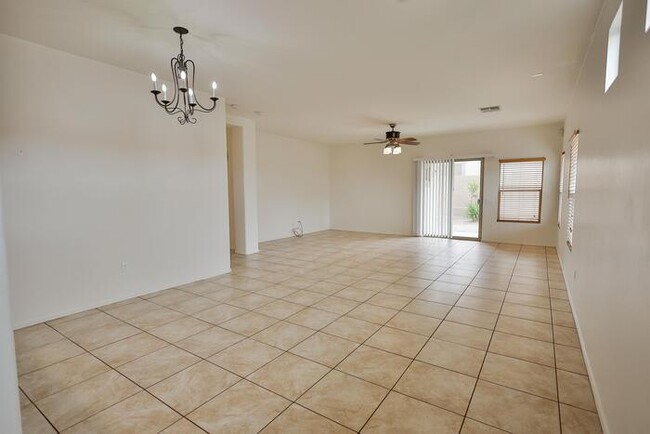 Building Photo - 831 W Calle Valenciana