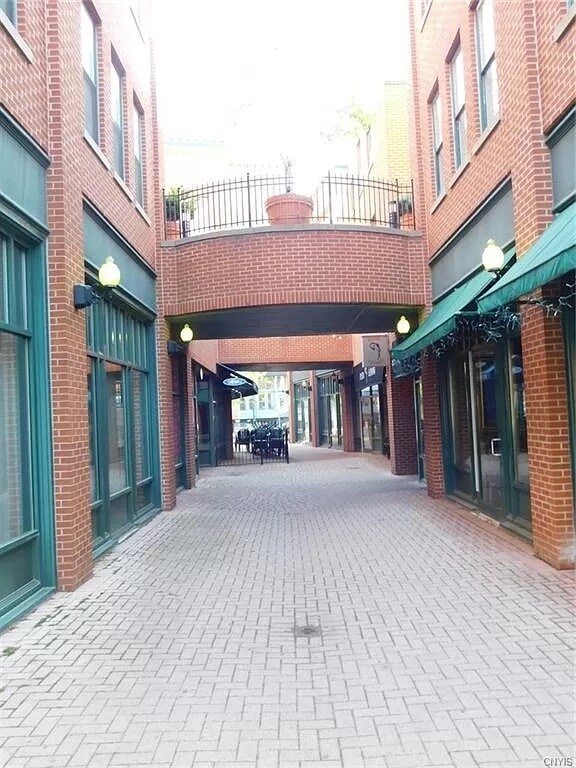 Building Photo - 133 Walton St