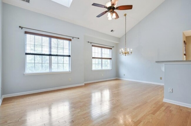 Building Photo - 59 Taft Ln