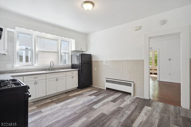 Foto del edificio - 1576 Leslie St