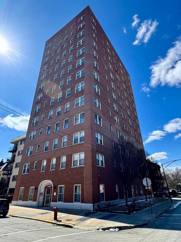 Foto del edificio - 5400 S Harper Ave