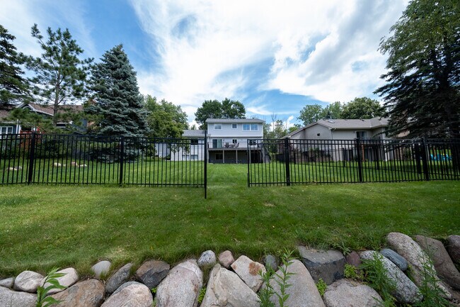 Foto del edificio - 5793 Turtle Lake Rd