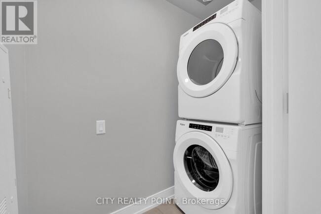 Photo du bâtiment - 664-664 Spadina Ave.