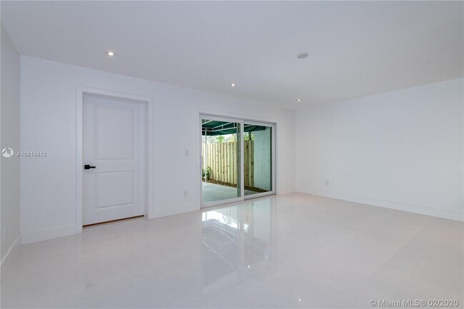 Foto del edificio - 13505 NE 23rd Pl   North Miami Fl 33181