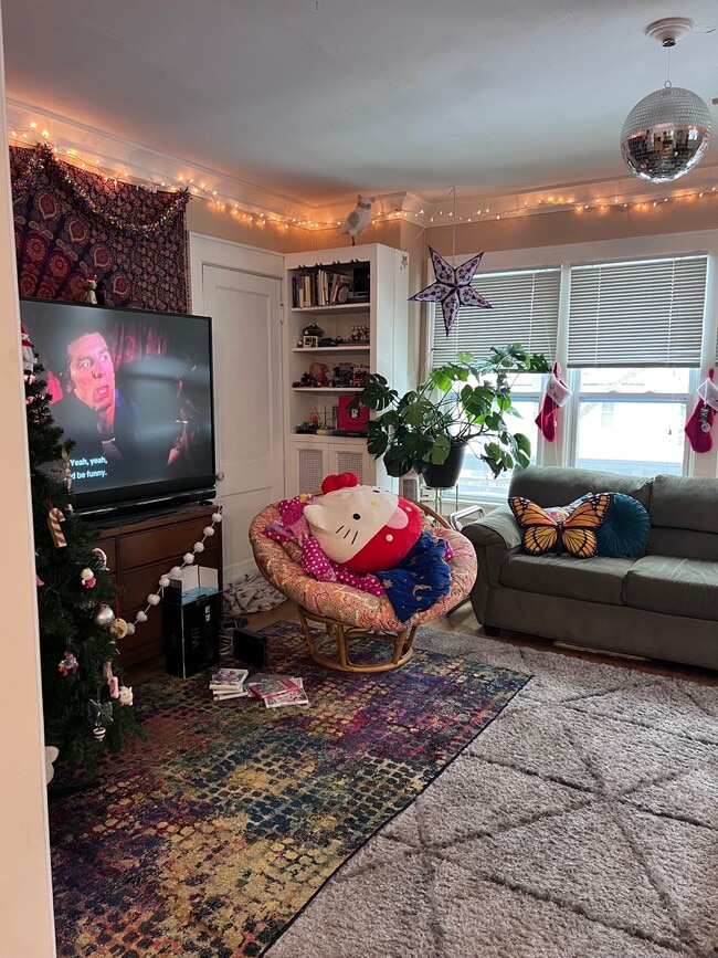 Living Room - 3431 N Bartlett Ave