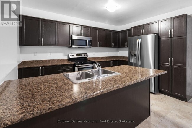 Building Photo - 1035 Victoria Rd S