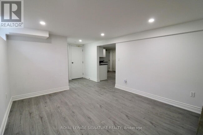 Building Photo - 309 Cranbrook Dr
