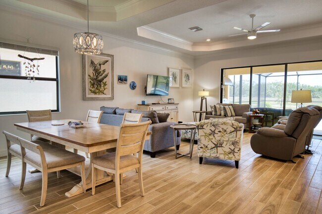 Building Photo - Seasonal Short-Term Heated Pool Home In Sa...