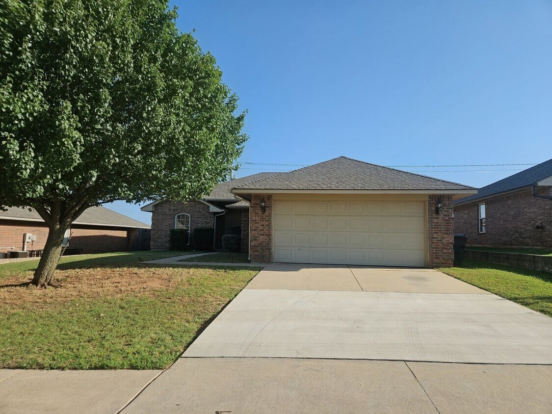 (3) Bed/(2) Bath in Tecumseh Ridge Avail Now! - (3) Bed/(2) Bath in Tecumseh Ridge Avail Now!