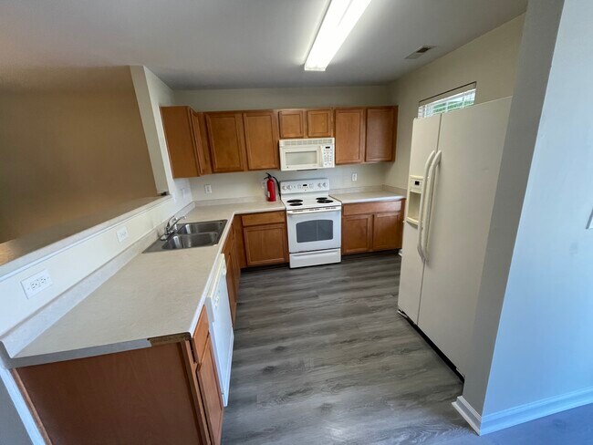 Building Photo - 905 Savin Landing