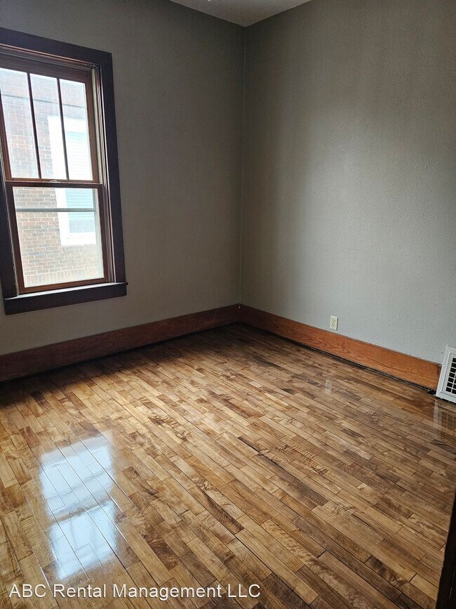 Building Photo - 3 br, 1 bath House - 486 3rd St S