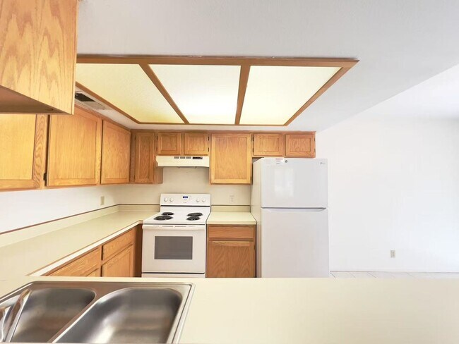 Building Photo - 1855 Plum Ct