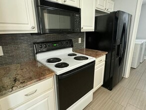 Building Photo - 42891 Richmond Dr