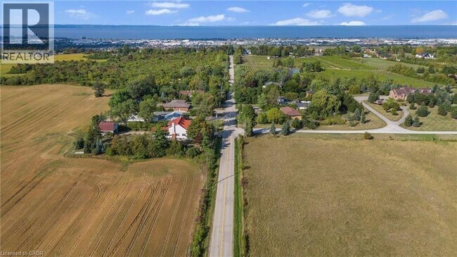 Photo du bâtiment - 585 FIFTH Road E