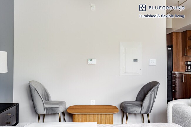 Foto del edificio - 10333 Main St