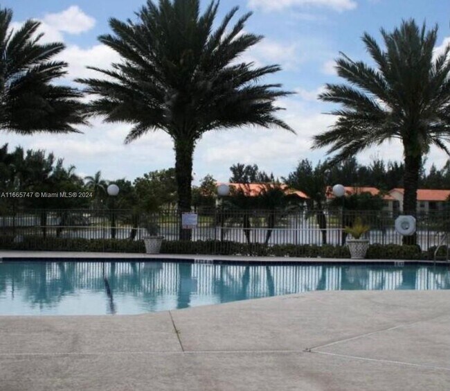 Foto del edificio - 1484 Lake Crystal Dr