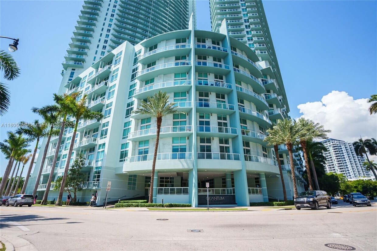 Primary Photo - 1900 N Bayshore Dr
