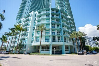 Building Photo - 1900 N Bayshore Dr
