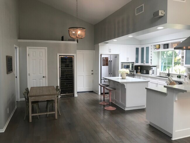 Building Photo - 3614 Malibu Country Dr