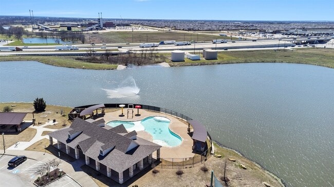 Building Photo - 3020 Oakcrest Dr