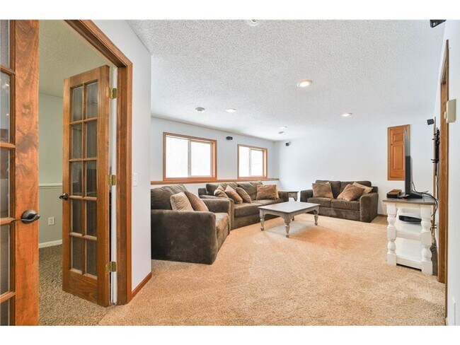 Foto del edificio - 3 Bed, 2 Bath with 3 car garage - Single F...