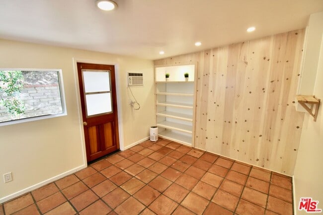 Building Photo - 20200 Paradise Ln