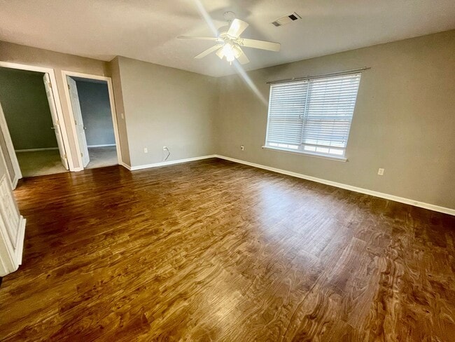 Foto del edificio - 1361 Davis St