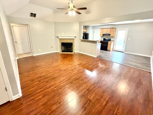 Foto del edificio - 1039 Crayton Ridge Dr