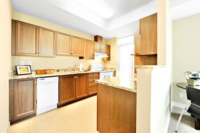 Photo du bâtiment - 2 BED - 2 BATH - OTTAWA - APARTMENT BUILDING
