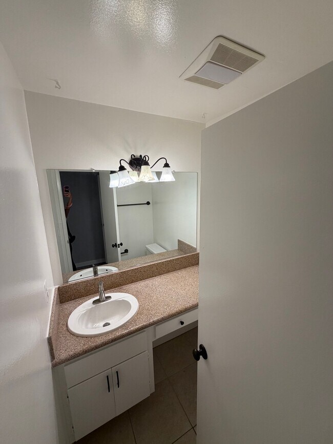 Foto del edificio - 28151 Highridge Rd