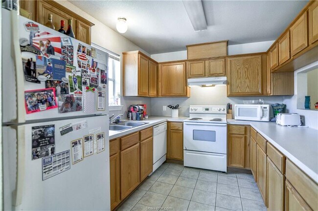 Building Photo - 921 Sun Meadow Ct