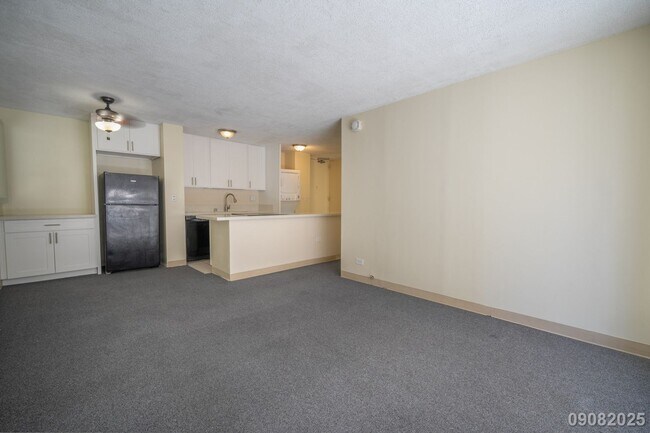 Foto del edificio - $3,200/mo / 2BR / 1BA • 755 SF • 1 Assigne...