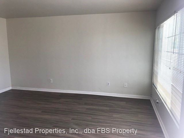 Building Photo - 4519-4523 Terrace Dr