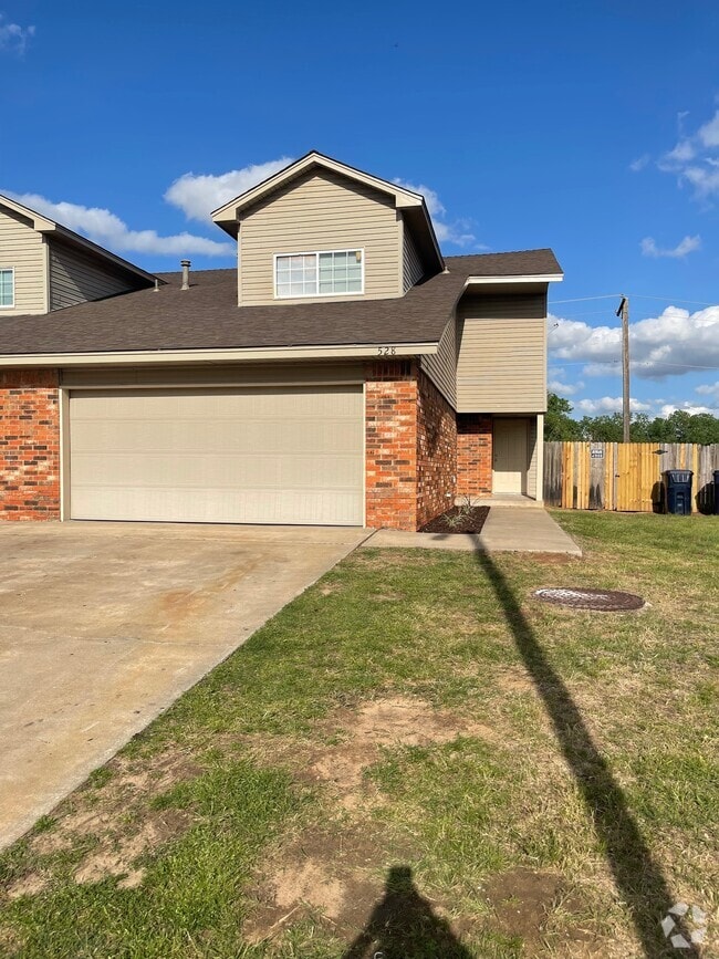 Building Photo - 530 Westwood Ct