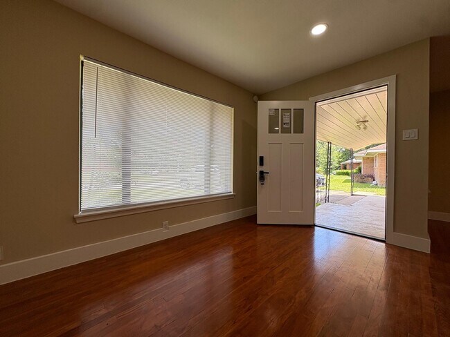 Building Photo - 1411 Ansbury Dr