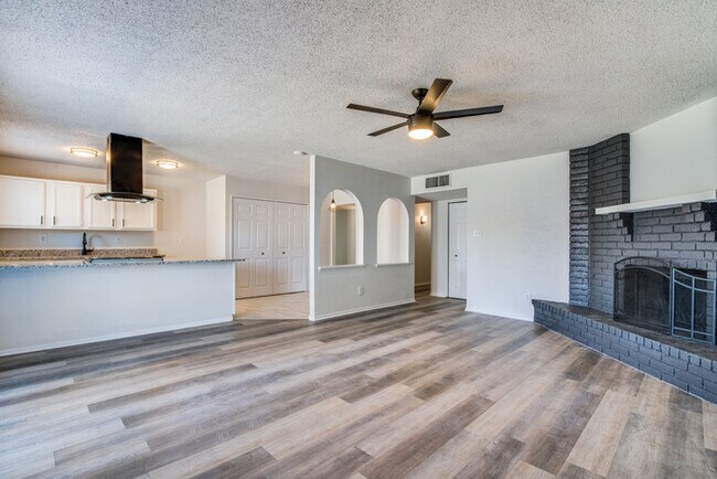 Foto del edificio - 412 Woodcrest Way