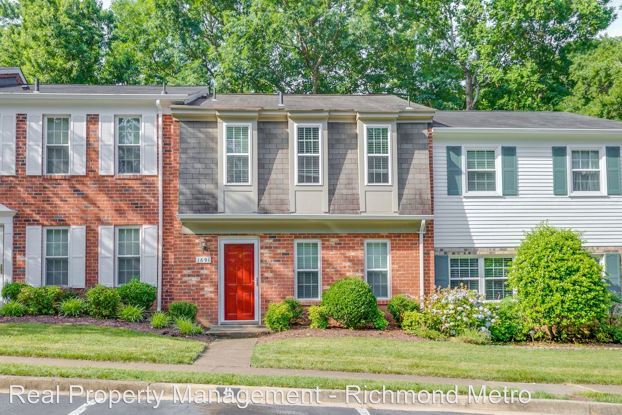 Primary Photo - 1691 Heritage Hill Dr