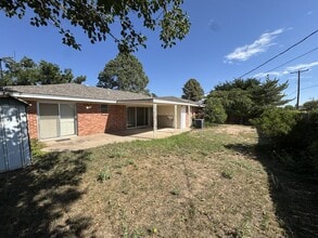 Building Photo - 2201 Barnett Dr