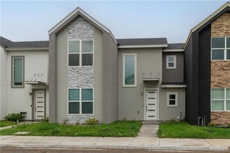 Building Photo - 5404 N Crown Point